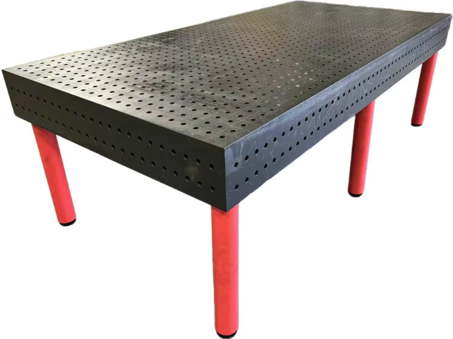 What are the requirements of the repair shop for welding tables and what types of welding tables are used?